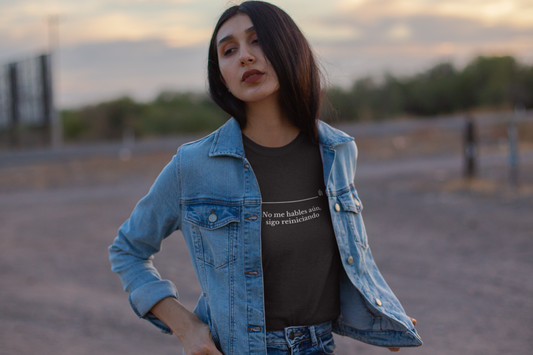 No me hables aun sigo reiniciando - Unisex T-shirt