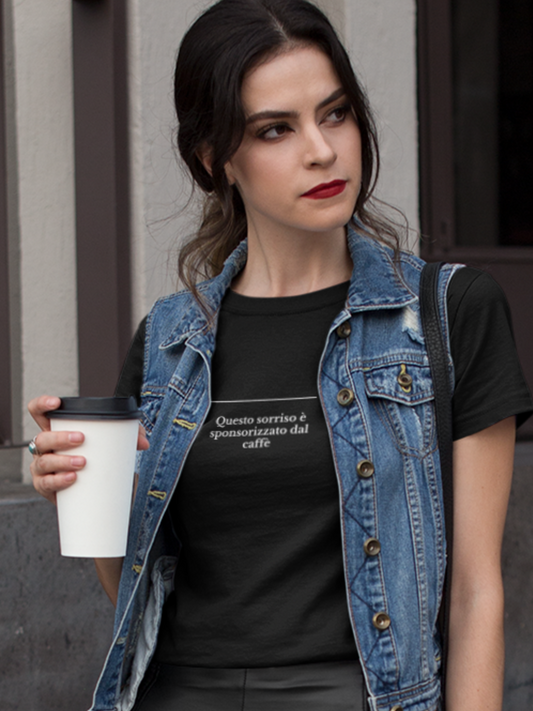 Questo sorriso è sponsorizzato dal caffè - Unisex T-shirt