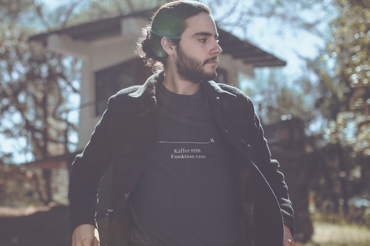 Kaffee rein, Funktion raus - Unisex T-shirt