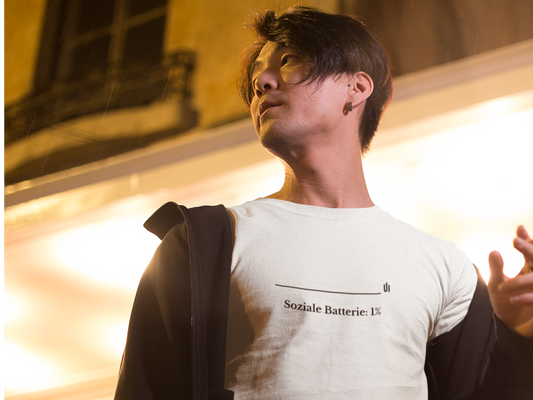 Soziale Batterie: 1% - Unisex T-shirt