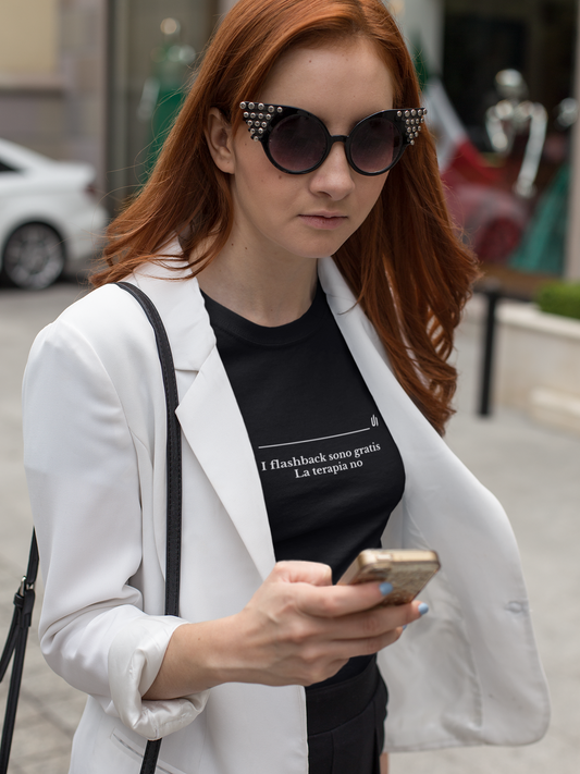 I flashback sono gratis  La terapia no - Unisex T-shirt