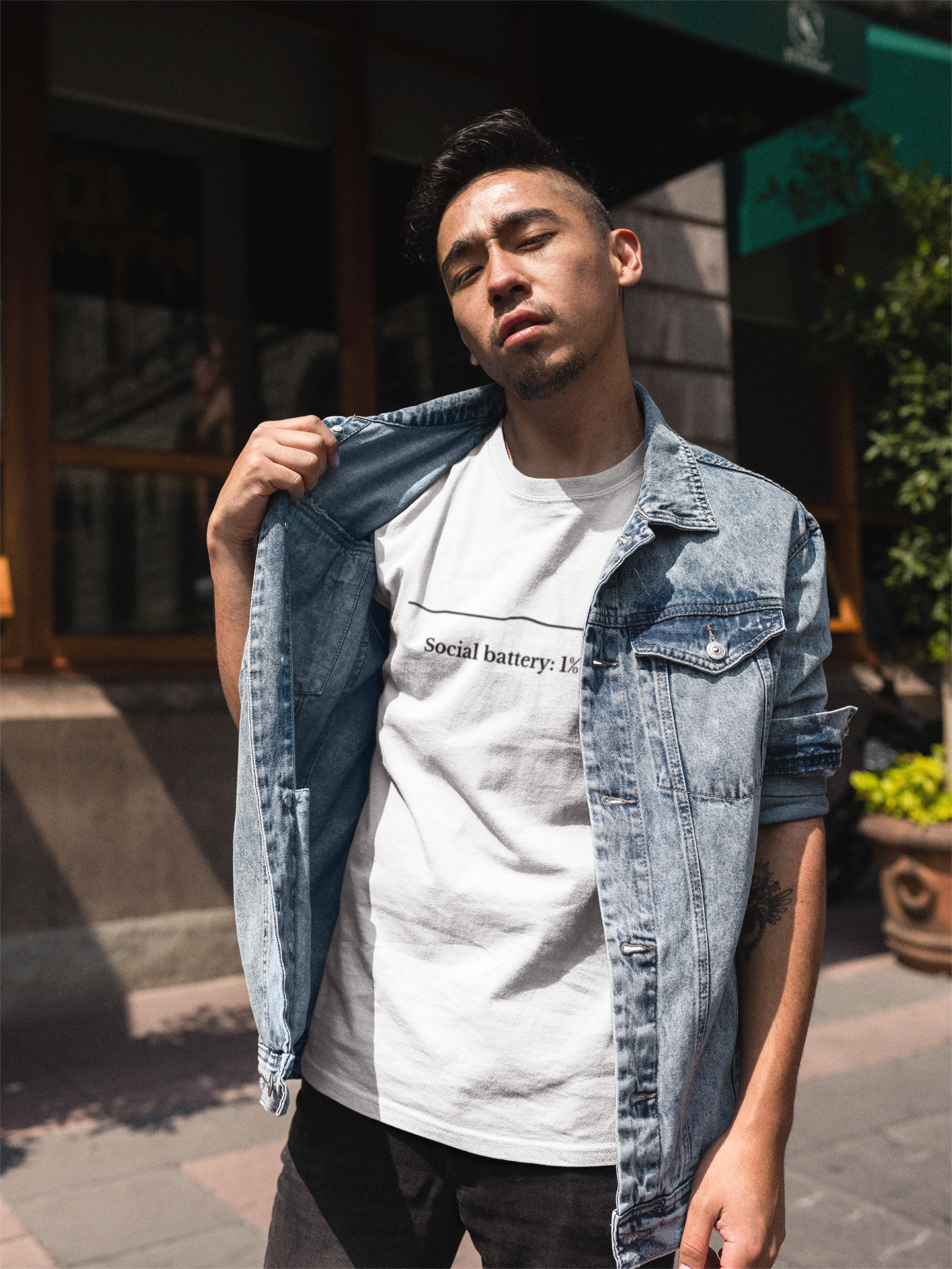 Social battery: 1% - Unisex T-shirt